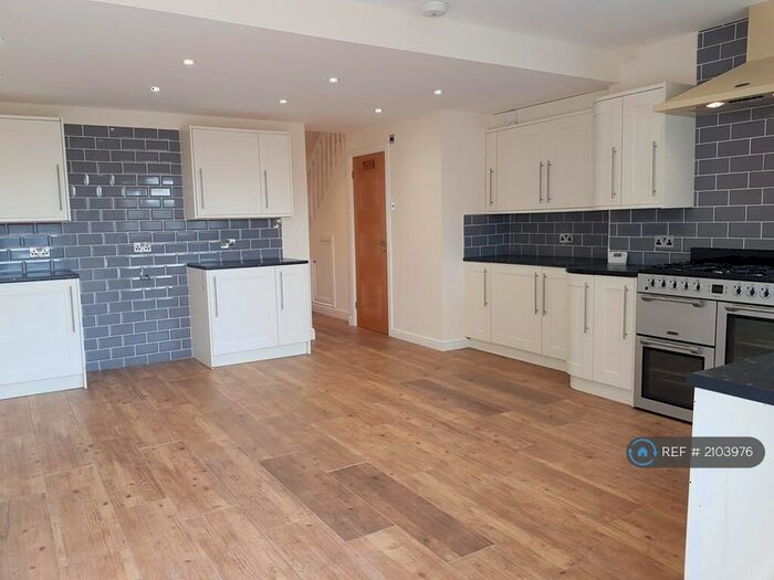 3 Bedroom Terraced House To Rent In Hanworth Road, Warwick, CV34