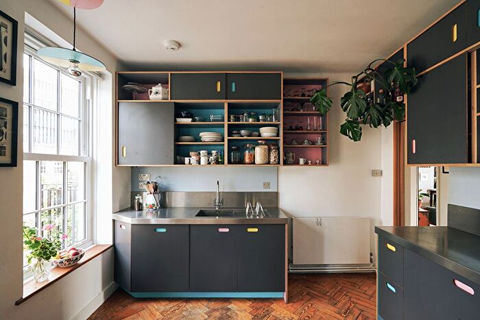 3 Bedroom Flat For Sale In Sumner Buildings, London, SE1