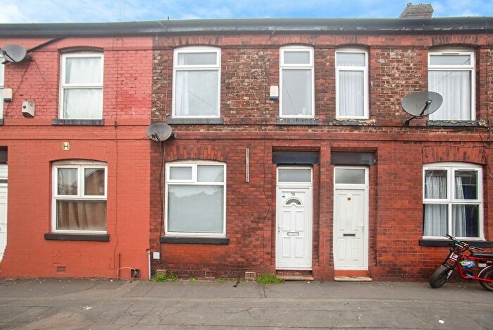 3 Bedroom Terraced House For Sale In Briscoe Lane, Manchester, M40