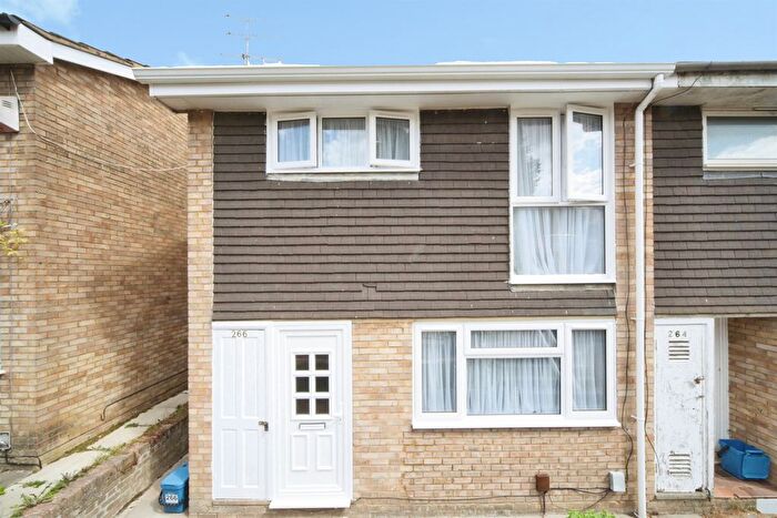 3 Bedroom End Of Terrace House For Sale In Devon Road, Luton, LU2