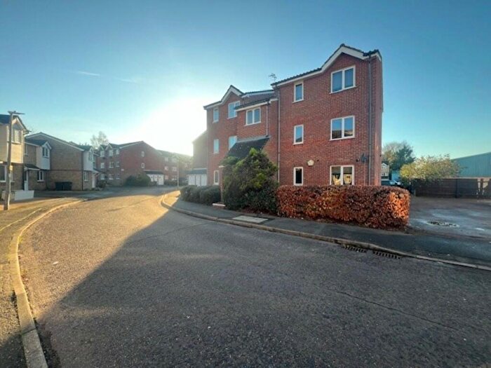 2 Bedroom Flat To Rent In Howard Close, Waltham Abbey, EN9