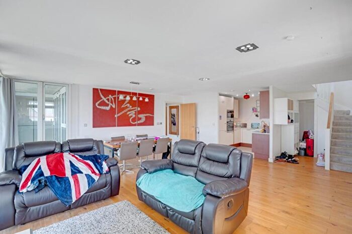 2 Bedroom Duplex To Rent In Eastern Quay, Silvertown, E16