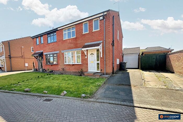 3 Bedroom Semi-Detached House For Sale In Epsom Close, Bedworth, CV12
