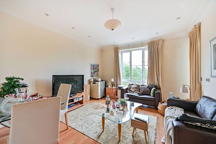 2 Bedroom Flat To Rent In Kew Riverside, Richmond, TW9