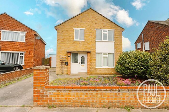 3 Bedroom Detached House For Sale In Hillcrest Gardens, Lowestoft, NR32