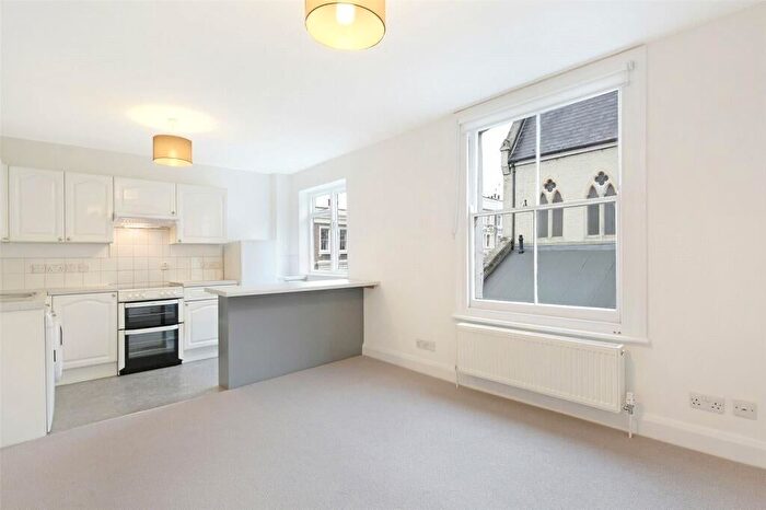 2 Bedroom Flat To Rent In Elgin Crescent, London, W11