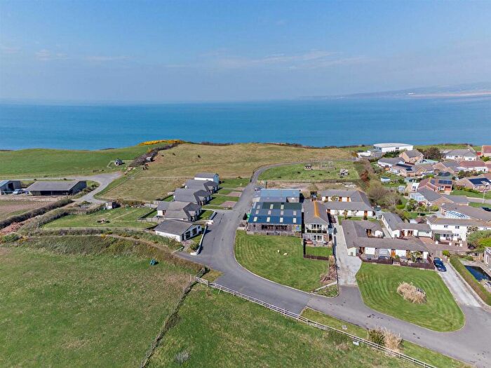 Detached House For Sale In Duckhaven Stud, Cornborough Road, Bideford, EX39