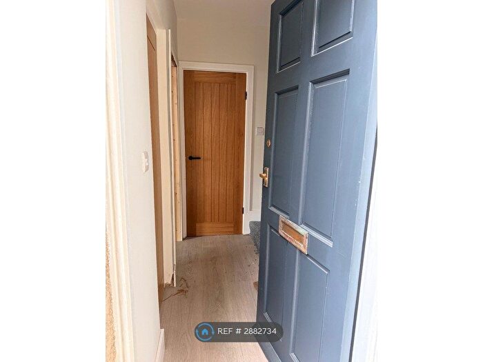 2 Bedroom Flat To Rent In Llandaff, Cardiff, CF5