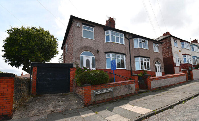 3 Bedroom Semi-Detached House For Sale In Lingdale Avenue, Prenton, Wirral, CH43
