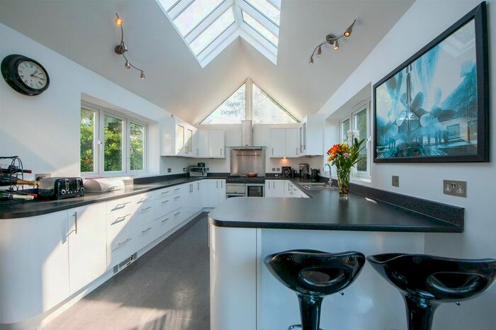 5 Bedroom Detached House For Sale In Ruckinge Road, Hamstreet, Ashford, TN26 - Photo 5