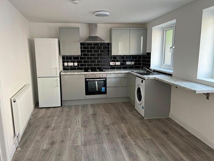 2 Bedroom Flat To Rent In Fieldway, Becontree, Dagenham, RM8