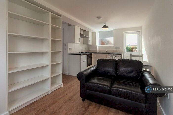 Studio To Rent In Lowedges Drive, Sheffield, S8