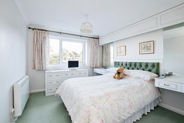 2 Bedroom Flat For Sale In Meyrick Road, Bournemouth, BH1