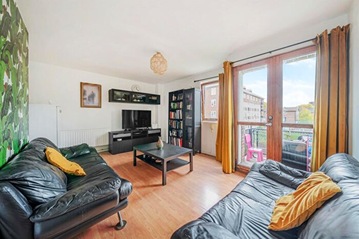 2 Bedroom Flat For Sale In Massinger Street, London, SE17