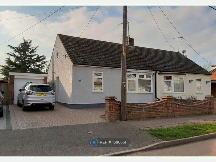 2 Bedroom Bungalow To Rent In Second Avenue, Wickford, SS11