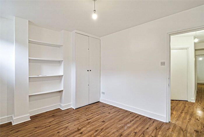 2 Bedroom Flat To Rent In Wandsworth Road, London, SW8
