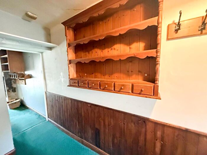 1 Bedroom Apartment For Sale In Main Road, Eastburn, BD20