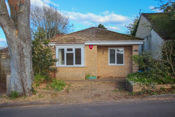 2 Bedroom Detached Bungalow To Rent In Bloomfield Grove, Bath, BA2