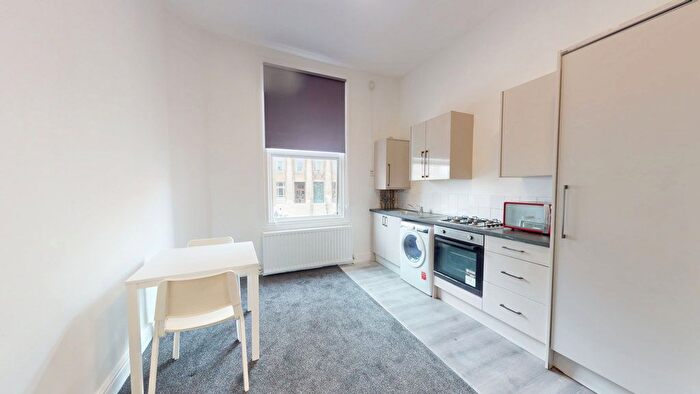 1 Bedroom Flat To Rent In Blenheim Terrace, Leeds, LS2