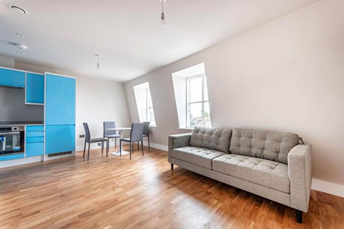 1 Bedroom Flat To Rent In Walworth Road, Elephant And Castle, London, SE17