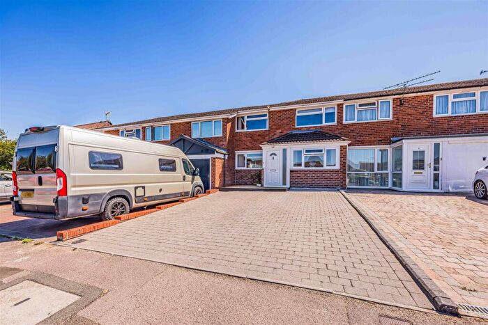 4 Bedroom Terraced House For Sale In Firs Avenue, Waterlooville, PO8