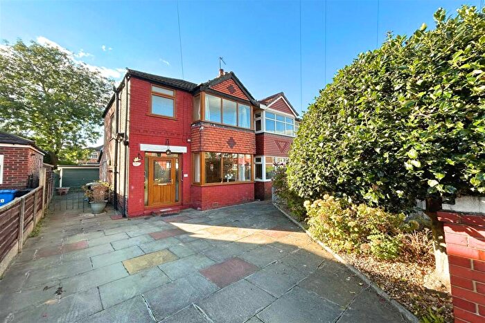 3 Bedroom Semi-Detached House For Sale In Bamber Avenue, Sale, M33