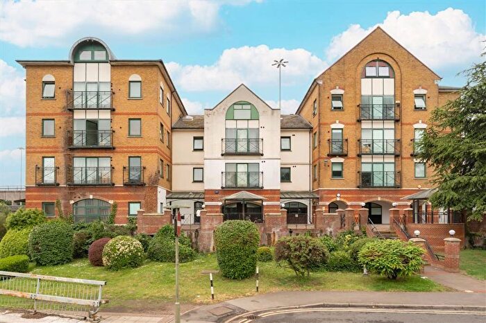 Studio To Rent In Brent Cross Gardens, Brent Cross, NW4