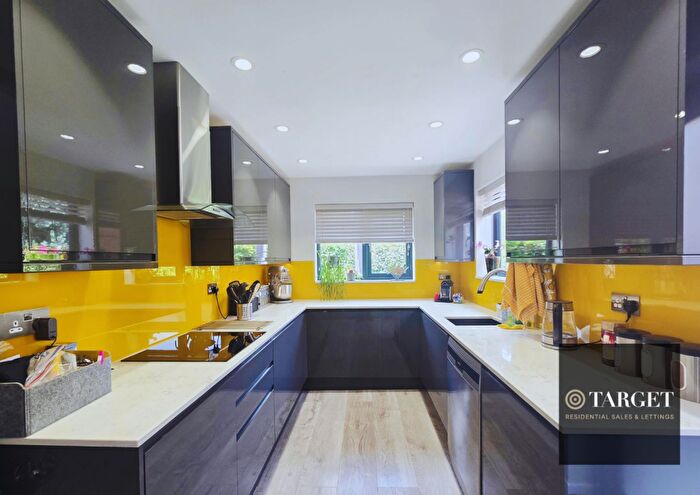 4 Bedroom Semi-Detached House To Rent In Stains Close, Cheshunt, EN8