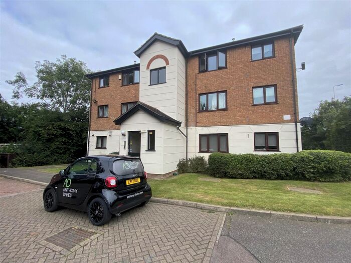 Studio To Rent In Parrots Field, Hoddesdon, EN11