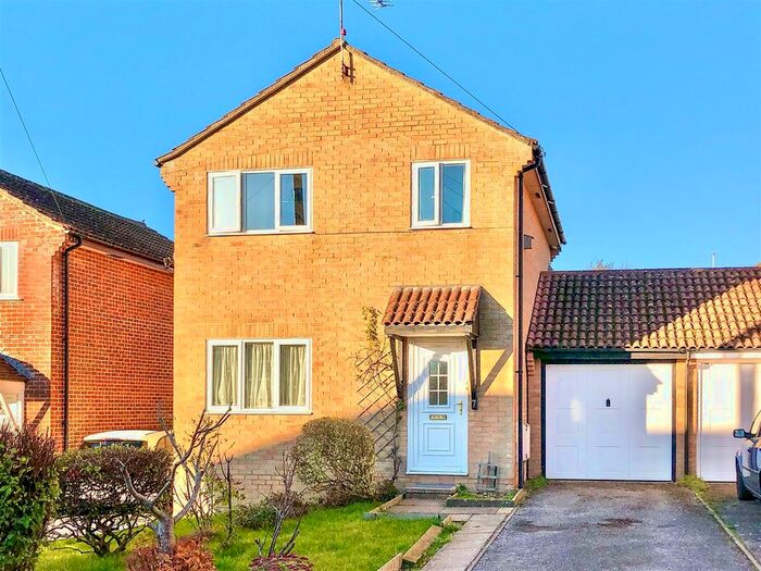 3 Bedroom Link Detached House To Rent In Mead Fields, Bridport, Dorset, DT6