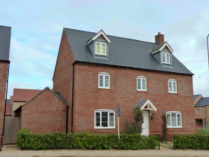 6 Bedroom Detached House To Rent In Whitelands Way, Bicester, OX26