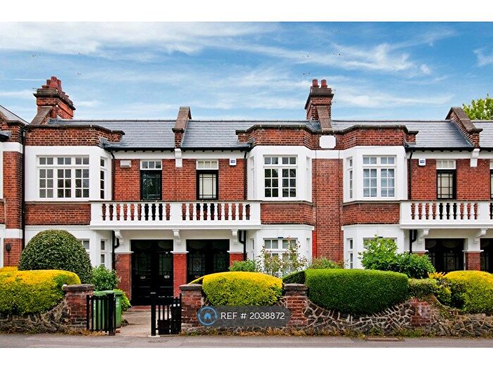 2 Bedroom Maisonette To Rent In Wallace Road, London, N1