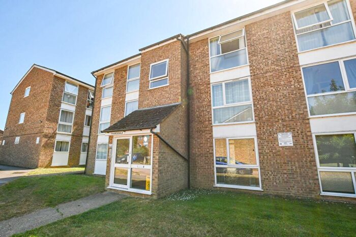 1 Bedroom Flat For Sale In Thamesdale, London Colney, AL2