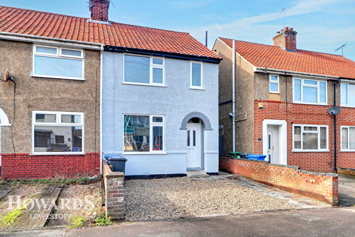 3 Bedroom Semi-Detached House For Sale In Enstone Road, Lowestoft, NR33