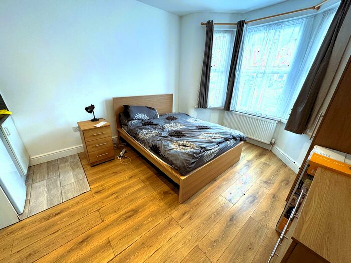 Studio To Rent In Windsor Road, Ilford, IG1