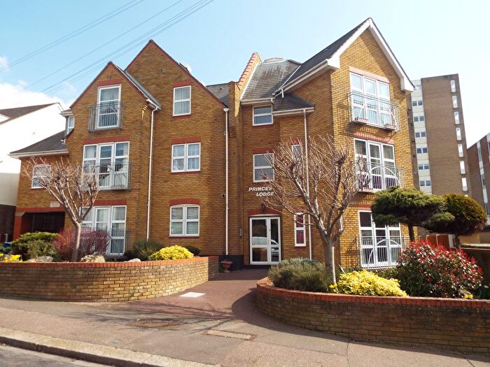 1 Bedroom Flat To Rent In Palmerston Road, Westcliff-On-Sea, SS0