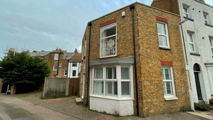 2 Bedroom House To Rent In Charlotte Square, Margate, CT9