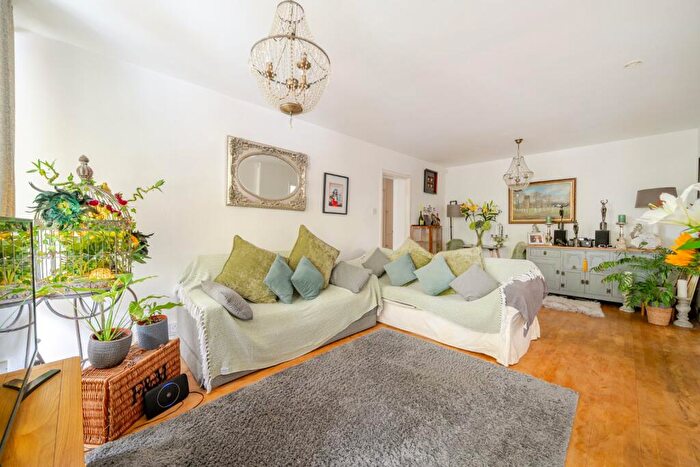 2 Bedroom Flat For Sale In Shepherds Hill, London, N6