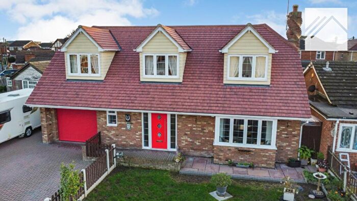3 Bedroom Detached House For Sale In Urmond Road, Canvey Island, SS8