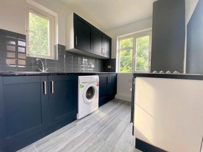 2 Bedroom Flat To Rent In Osborne Road, Enfield, EN3