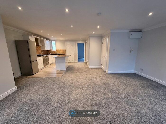 3 Bedroom Maisonette To Rent In Russell Hill Parade, Purley, CR8