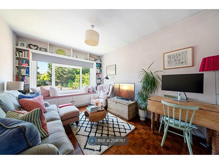 1 Bedroom Flat To Rent In Kings Court, London, SE22