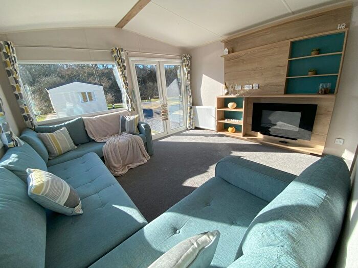 2 Bedroom Mobile/park Home For Sale In Pendine, Carmarthen, SA33