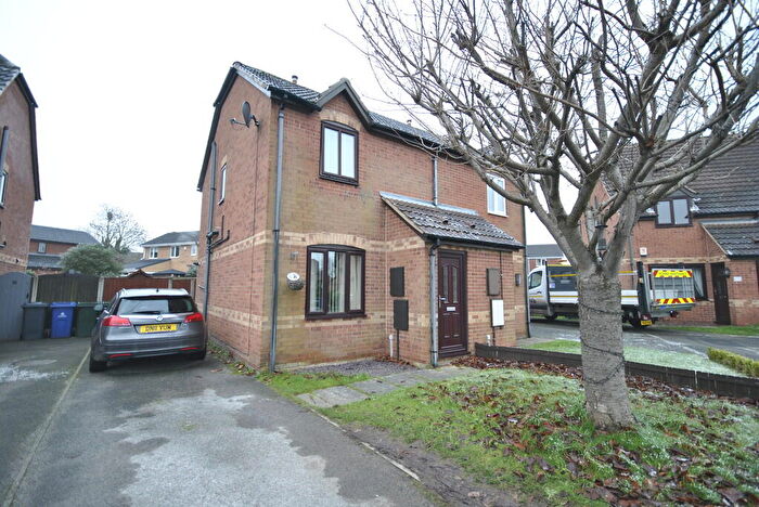2 Bedroom Semi-Detached House To Rent In Dean Close, Rossington, Doncaster, DN11