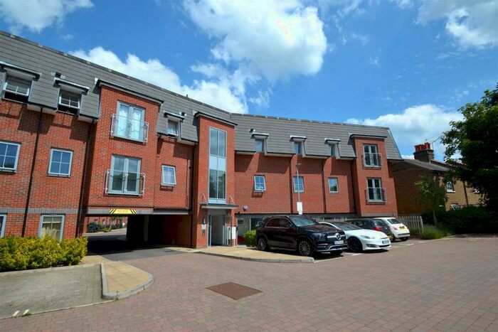 3 Bedroom Flat To Rent In Scotts Road, Bromley, BR1