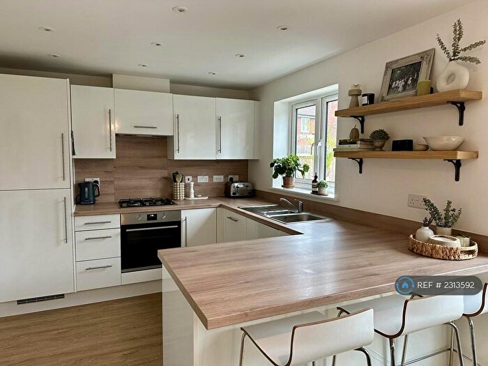 3 Bedroom Semi-Detached House To Rent In Rathbone Crescent, Horley, RH6