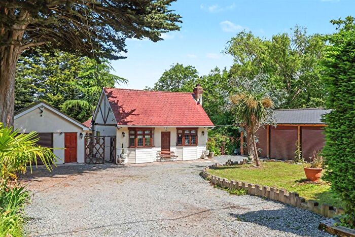 2 Bedroom Chalet For Sale In Beckney Avenue, Hockley, SS5