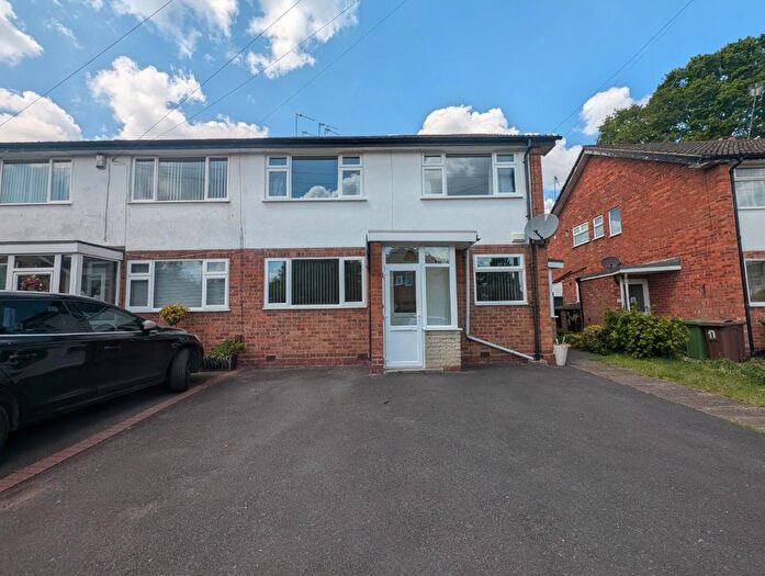 2 Bedroom Maisonette To Rent In Marlbrook Close, Solihull, B92