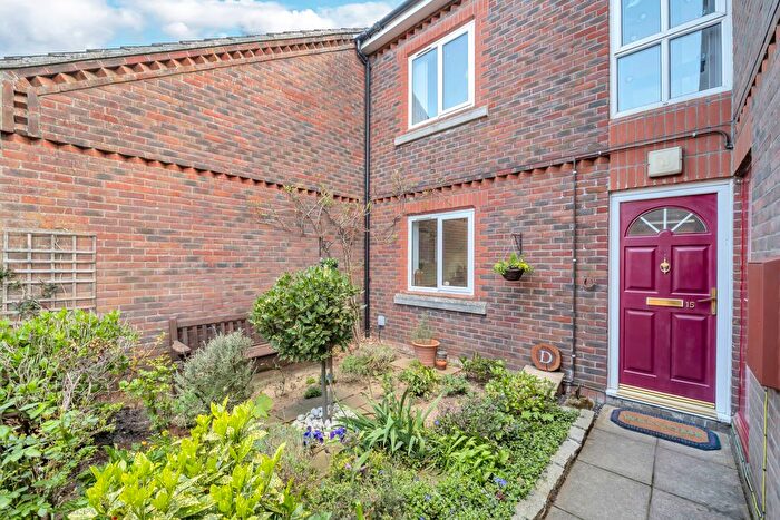 2 Bedroom Flat For Sale In Yeomanry Yard, Bury St. Edmunds, IP33