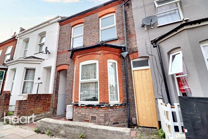 3 Bedroom Terraced House For Sale In Belmont Road, Luton, LU1